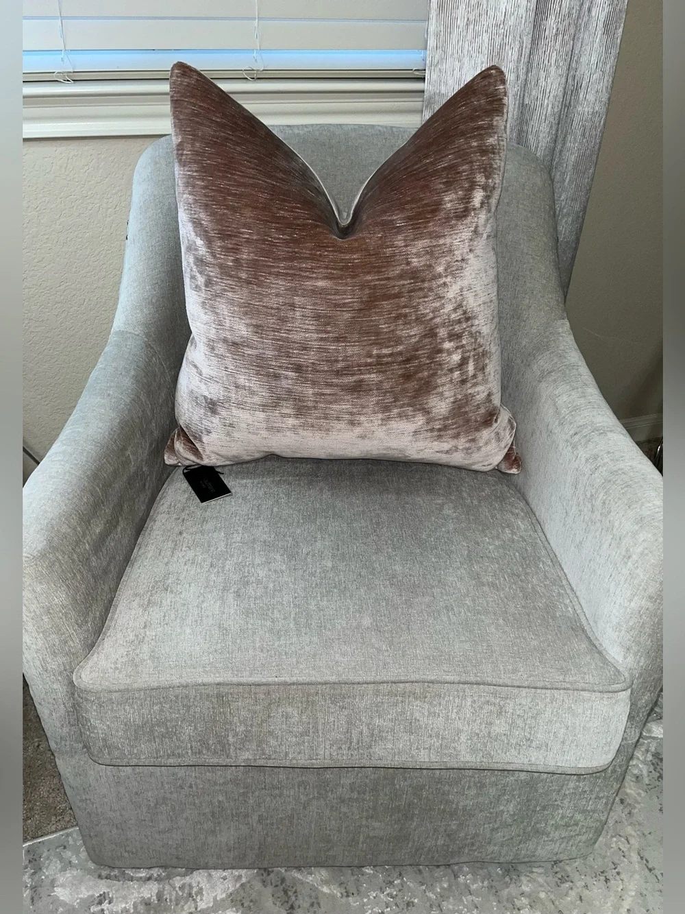 1-NWT P/Kaufmann Mauve  velvet luxury decorative pillow